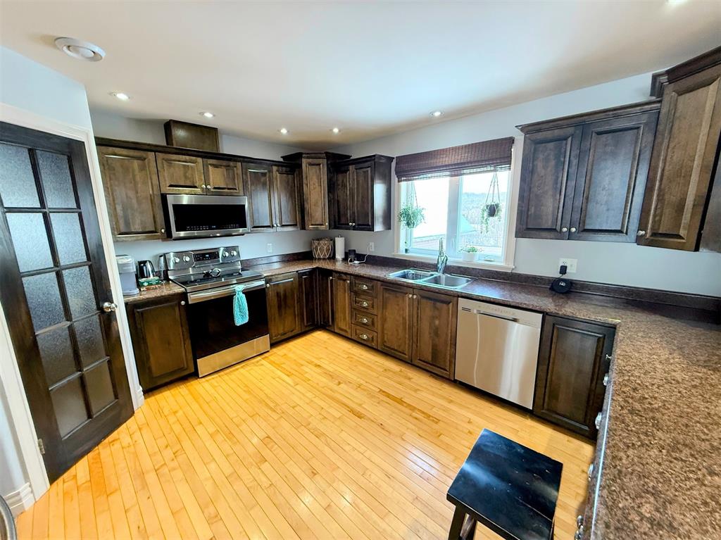 30 CLEARWATER DRIVE, CLARENVILLE, Newfoundland, Canada A5A 4P6, ,2 BathroomsBathrooms,Residential,Sale Pending,CLEARWATER DRIVE,6105