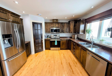 30 CLEARWATER DRIVE, CLARENVILLE, Newfoundland, Canada A5A 4P6, ,2 BathroomsBathrooms,Residential,Sale Pending,CLEARWATER DRIVE,6105