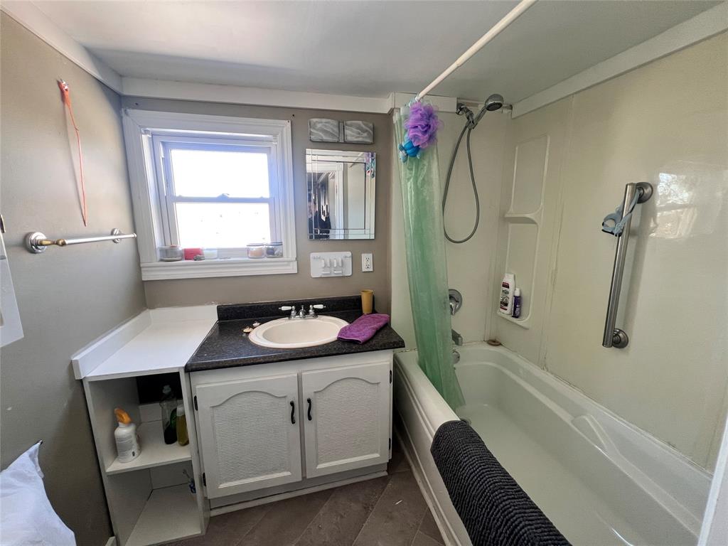 9-11 SMITH STREET, BAY ROBERTS, Newfoundland, Canada A0A 1G0, ,1 BathroomBathrooms,Residential,For Sale,SMITH STREET,6116