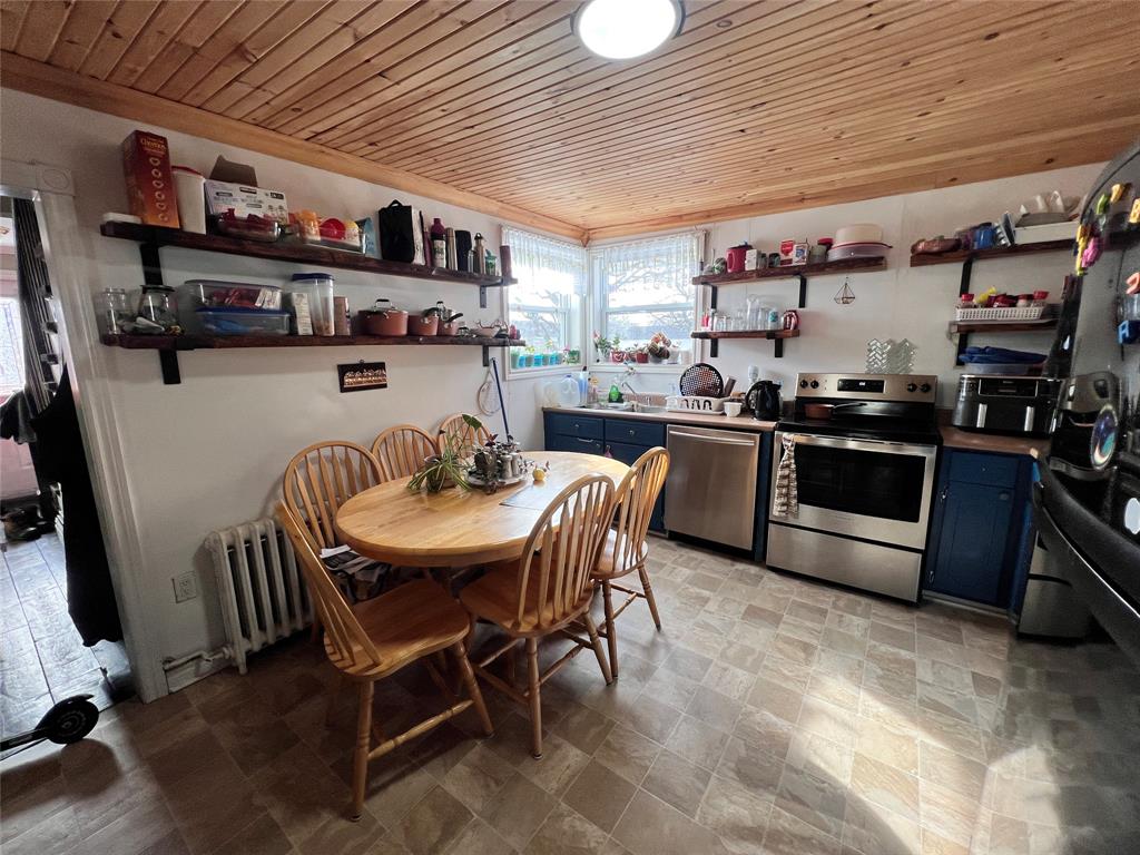 9-11 SMITH STREET, BAY ROBERTS, Newfoundland, Canada A0A 1G0, ,1 BathroomBathrooms,Residential,For Sale,SMITH STREET,6116