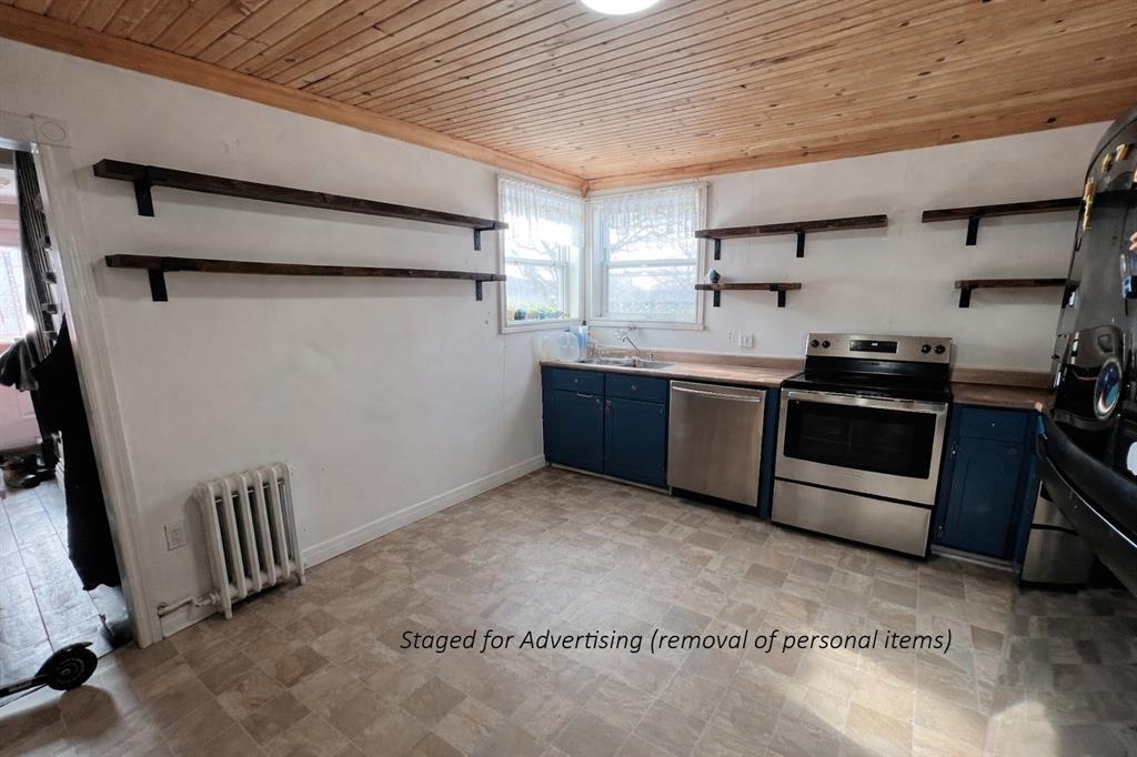 9-11 SMITH STREET, BAY ROBERTS, Newfoundland, Canada A0A 1G0, ,1 BathroomBathrooms,Residential,For Sale,SMITH STREET,6116