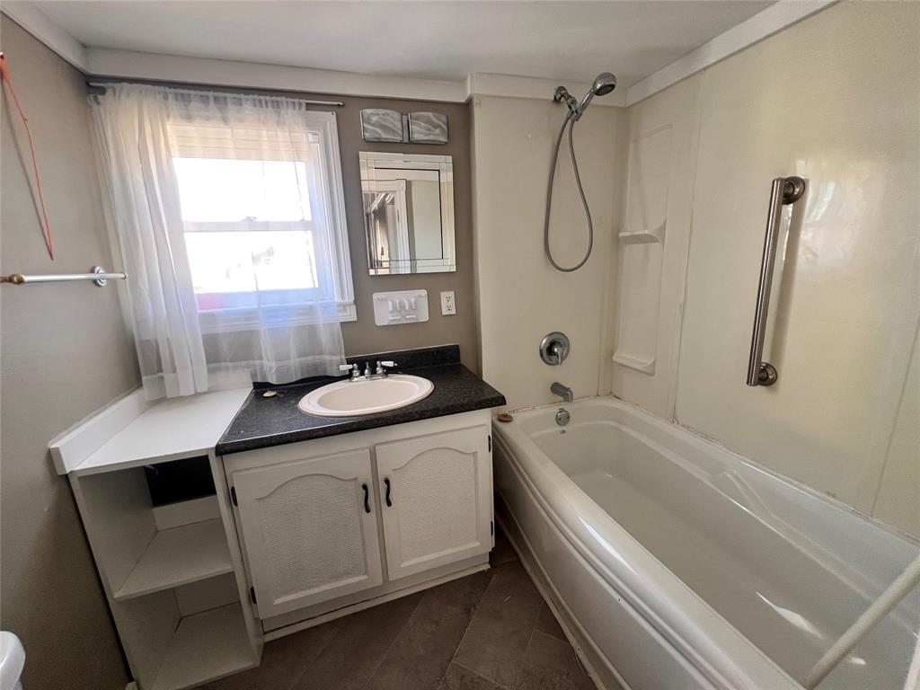 9-11 SMITH STREET, BAY ROBERTS, Newfoundland, Canada A0A 1G0, ,1 BathroomBathrooms,Residential,For Sale,SMITH STREET,6116