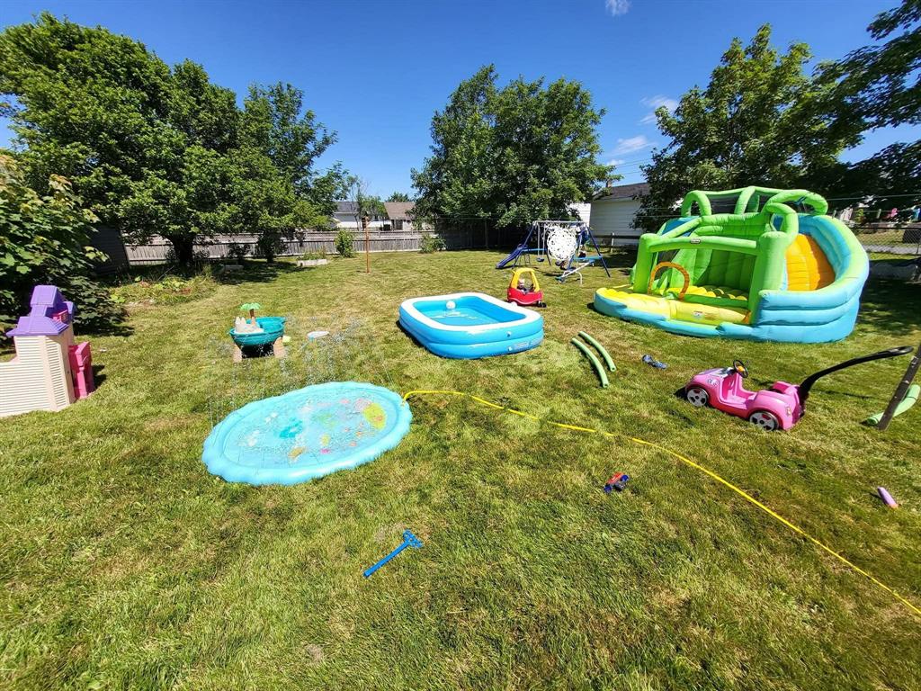 9-11 SMITH STREET, BAY ROBERTS, Newfoundland, Canada A0A 1G0, ,1 BathroomBathrooms,Residential,For Sale,SMITH STREET,6116