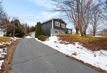 14-16 FARM ROAD, BAY ROBERTS, Newfoundland, Canada A0A 1G0, ,2 BathroomsBathrooms,Residential,For Sale,FARM ROAD,6122