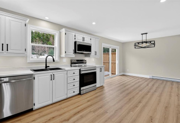 14-16 FARM ROAD, BAY ROBERTS, Newfoundland, Canada A0A 1G0, ,2 BathroomsBathrooms,Residential,For Sale,FARM ROAD,6122