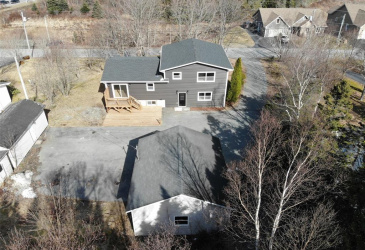 14-16 FARM ROAD, BAY ROBERTS, Newfoundland, Canada A0A 1G0, ,2 BathroomsBathrooms,Residential,For Sale,FARM ROAD,6122