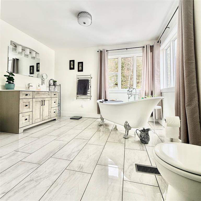 2 ELLIOTT PLACE, CLARENVILLE, Newfoundland, Canada A5A 2B8, ,1 BathroomBathrooms,Residential,For Sale,ELLIOTT PLACE,6131