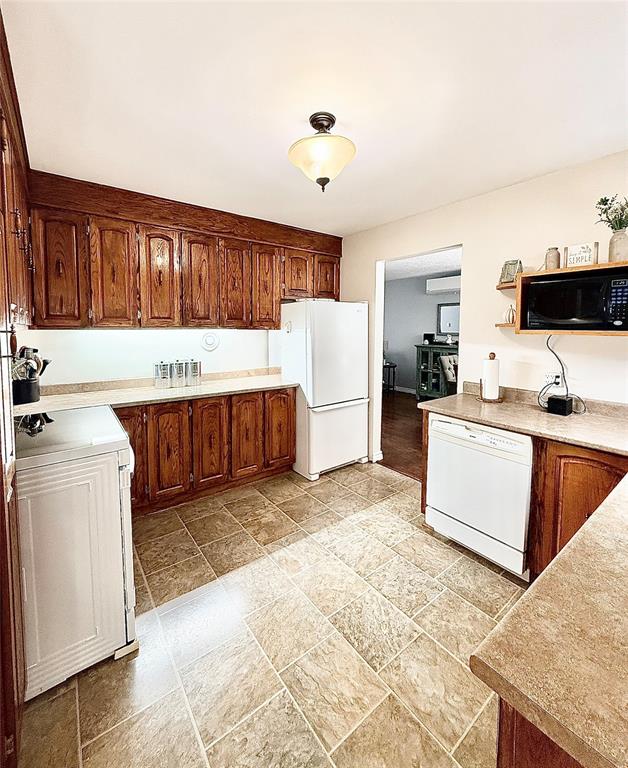 2 ELLIOTT PLACE, CLARENVILLE, Newfoundland, Canada A5A 2B8, ,1 BathroomBathrooms,Residential,For Sale,ELLIOTT PLACE,6131