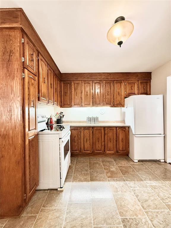 2 ELLIOTT PLACE, CLARENVILLE, Newfoundland, Canada A5A 2B8, ,1 BathroomBathrooms,Residential,For Sale,ELLIOTT PLACE,6131