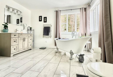 2 ELLIOTT PLACE, CLARENVILLE, Newfoundland, Canada A5A 2B8, ,1 BathroomBathrooms,Residential,For Sale,ELLIOTT PLACE,6131