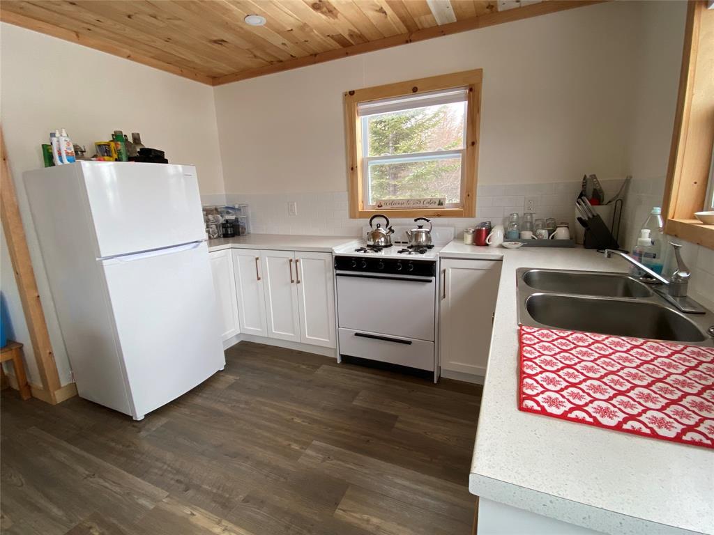 5 GULL POND, NEW HARBOUR, Newfoundland, Canada A0G 1G0, ,1 BathroomBathrooms,Residential,For Sale,GULL POND,6140