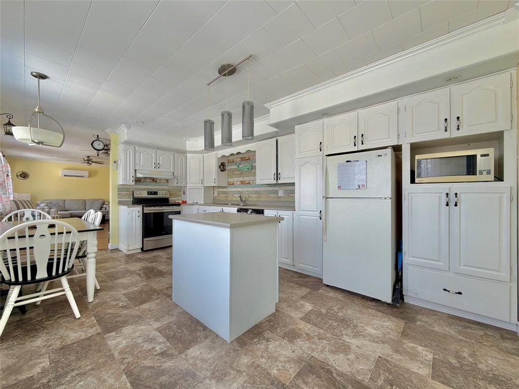 58 MOUNTAIN VIEW ROAD, SALVAGE, Newfoundland, Canada A0G 3X0, ,4 BathroomsBathrooms,Residential,For Sale,MOUNTAIN VIEW ROAD,6160