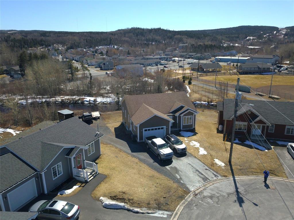 5 ELIZABETH PLACE, CLARENVILLE, Newfoundland, Canada A5A 0C8, ,2 BathroomsBathrooms,Residential,For Sale,ELIZABETH PLACE,6162