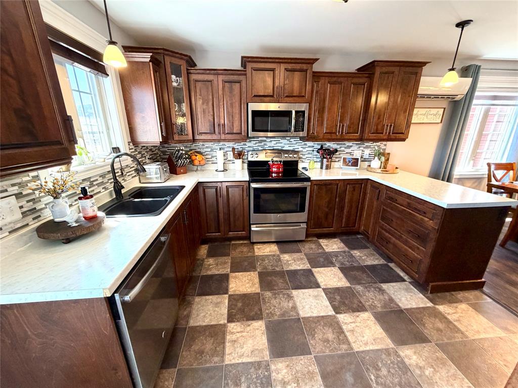 5 ELIZABETH PLACE, CLARENVILLE, Newfoundland, Canada A5A 0C8, ,2 BathroomsBathrooms,Residential,For Sale,ELIZABETH PLACE,6162