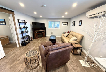 5 ELIZABETH PLACE, CLARENVILLE, Newfoundland, Canada A5A 0C8, ,2 BathroomsBathrooms,Residential,For Sale,ELIZABETH PLACE,6162