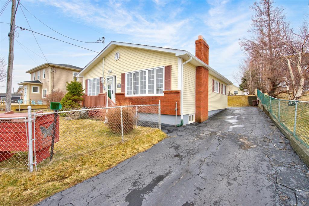 218 GEORGE MERCER DRIVE, BAY ROBERTS, Newfoundland, Canada A0A 1X0, ,1 BathroomBathrooms,Residential,For Sale,GEORGE MERCER DRIVE,6166