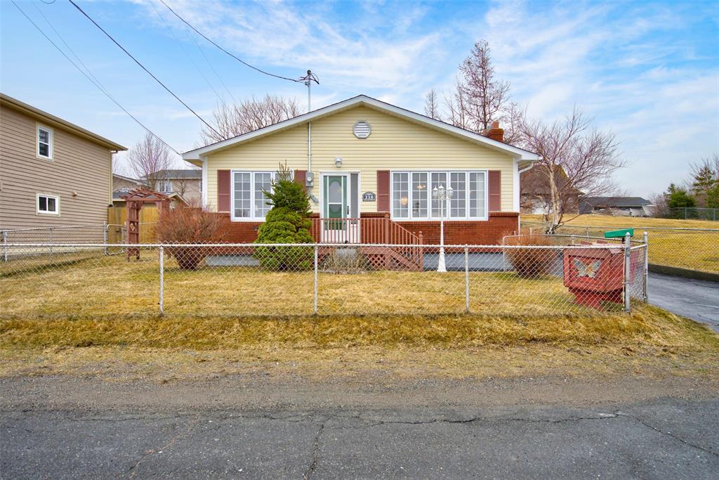 218 GEORGE MERCER DRIVE, BAY ROBERTS, Newfoundland, Canada A0A 1X0, ,1 BathroomBathrooms,Residential,For Sale,GEORGE MERCER DRIVE,6166