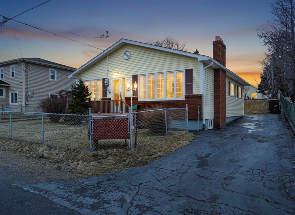 218 GEORGE MERCER DRIVE, BAY ROBERTS, Newfoundland, Canada A0A 1X0, ,1 BathroomBathrooms,Residential,For Sale,GEORGE MERCER DRIVE,6166