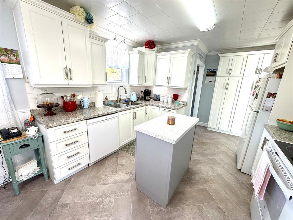 21 MAIN ROAD, HICKMAN'S HARBOUR, Newfoundland, Canada A0C 1P0, ,1 BathroomBathrooms,Residential,For Sale,MAIN ROAD,6173
