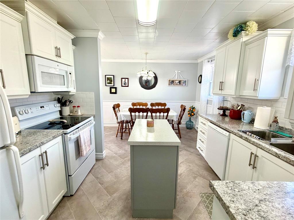 21 MAIN ROAD, HICKMAN'S HARBOUR, Newfoundland, Canada A0C 1P0, ,1 BathroomBathrooms,Residential,For Sale,MAIN ROAD,6173