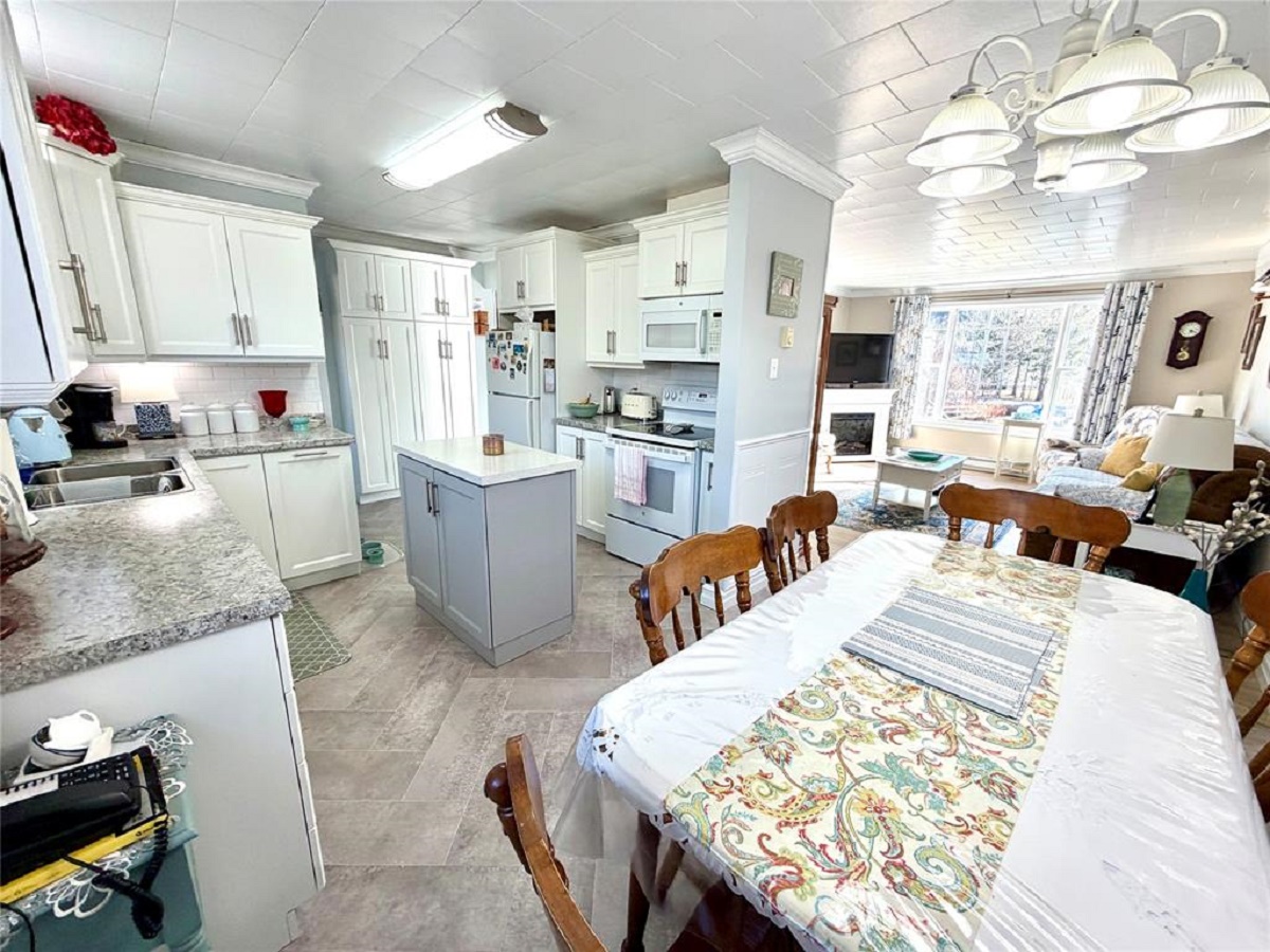 21 MAIN ROAD, HICKMAN'S HARBOUR, Newfoundland, Canada A0C 1P0, ,1 BathroomBathrooms,Residential,For Sale,MAIN ROAD,6173