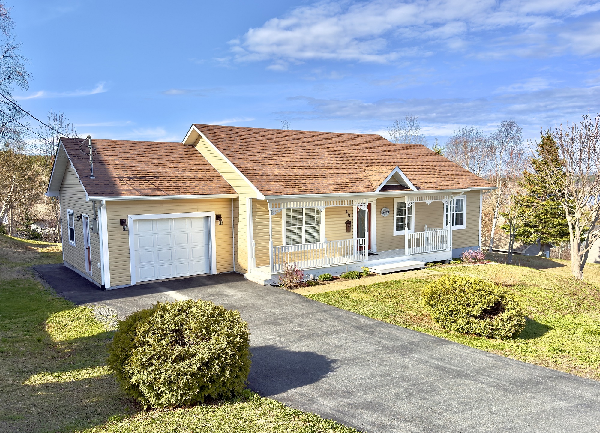 20-22 BLUNDON DRIVE, CLARENVILLE, Newfoundland, Canada A5A 4E2, ,2 BathroomsBathrooms,Residential,For Sale,BLUNDON DRIVE,6203