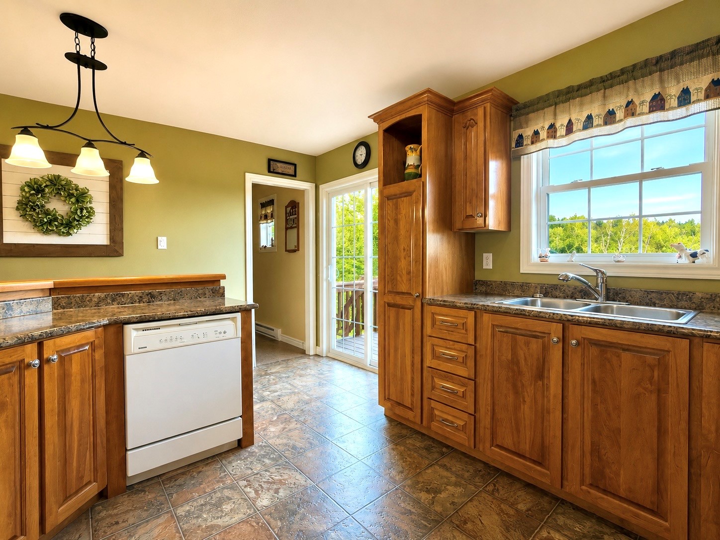 20-22 BLUNDON DRIVE, CLARENVILLE, Newfoundland, Canada A5A 4E2, ,2 BathroomsBathrooms,Residential,For Sale,BLUNDON DRIVE,6203