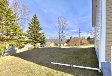 20-22 BLUNDON DRIVE, CLARENVILLE, Newfoundland, Canada A5A 4E2, ,2 BathroomsBathrooms,Residential,For Sale,BLUNDON DRIVE,6203