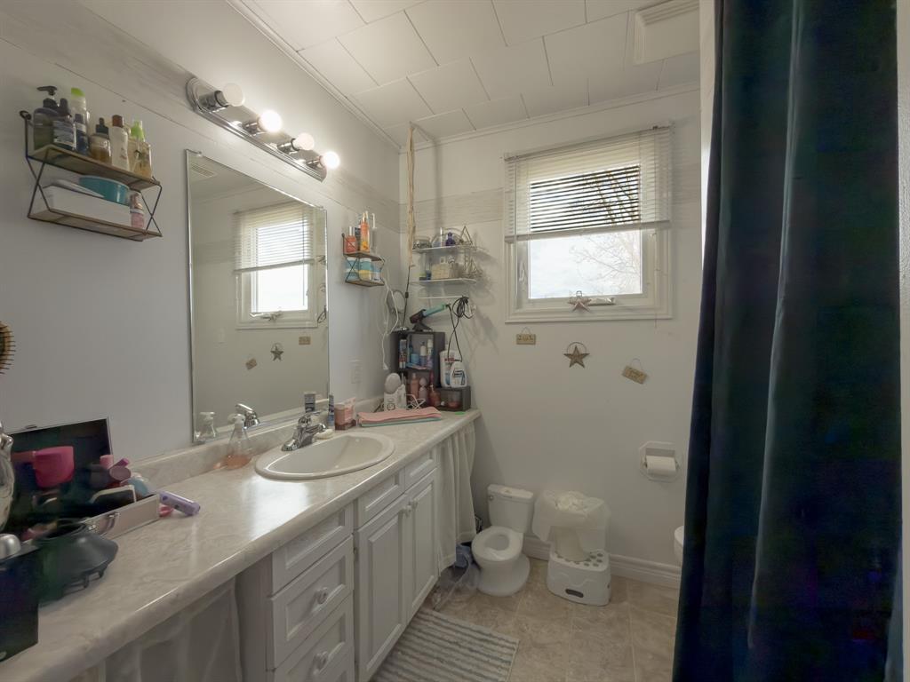 1 JAMES LANE, HILLVIEW, Newfoundland, Canada A0E2A0, ,2 BathroomsBathrooms,Residential,For Sale,JAMES LANE,6212