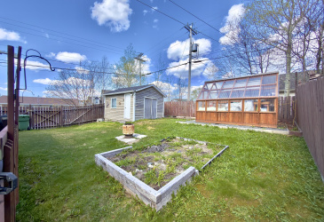 1 HIBERNIA DRIVE, CLARENVILLE, Newfoundland, Canada A5A 1H4, ,1 BathroomBathrooms,Residential,For Sale,HIBERNIA DRIVE,6215