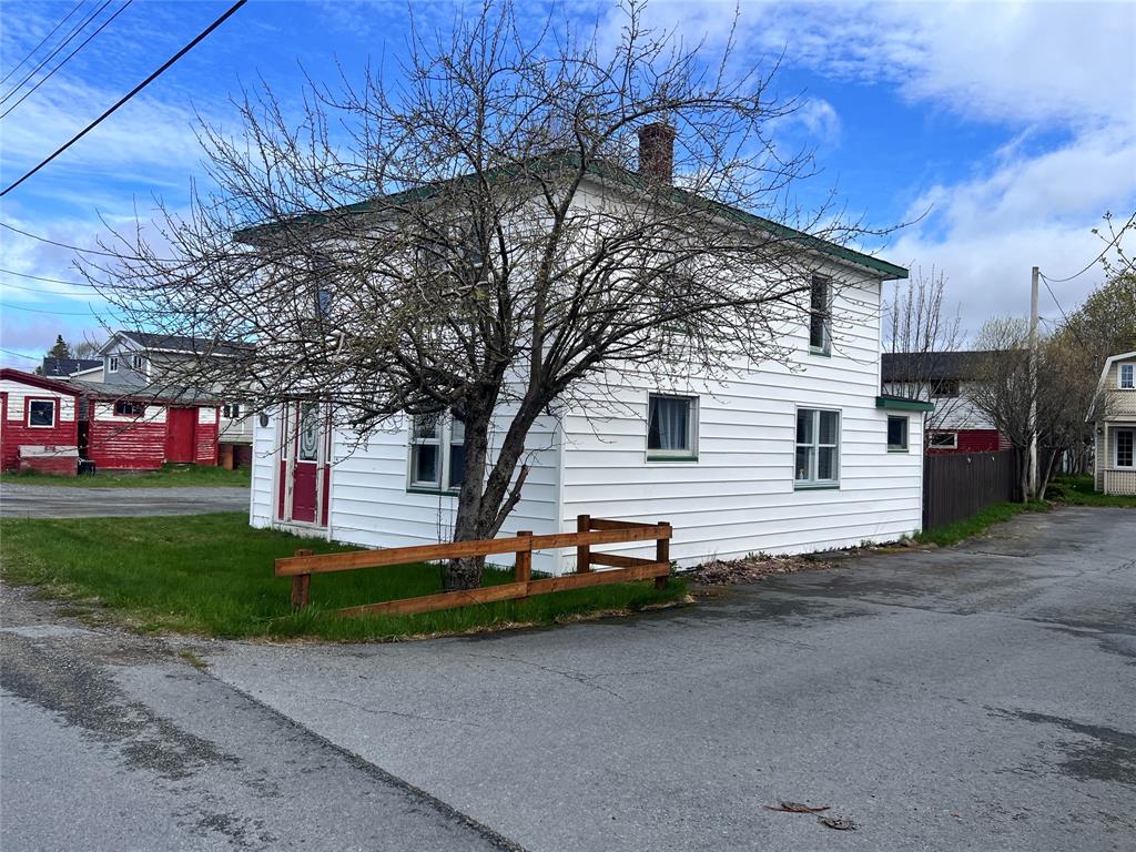 10-16 HILL AVENUE, CLARKES BEACH, Newfoundland, Canada A0A1W0, ,1 BathroomBathrooms,Residential,For Sale,HILL AVENUE,6217