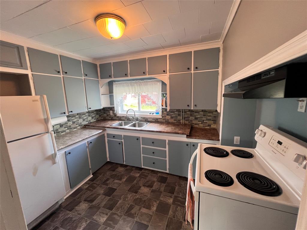10-16 HILL AVENUE, CLARKES BEACH, Newfoundland, Canada A0A1W0, ,1 BathroomBathrooms,Residential,For Sale,HILL AVENUE,6217