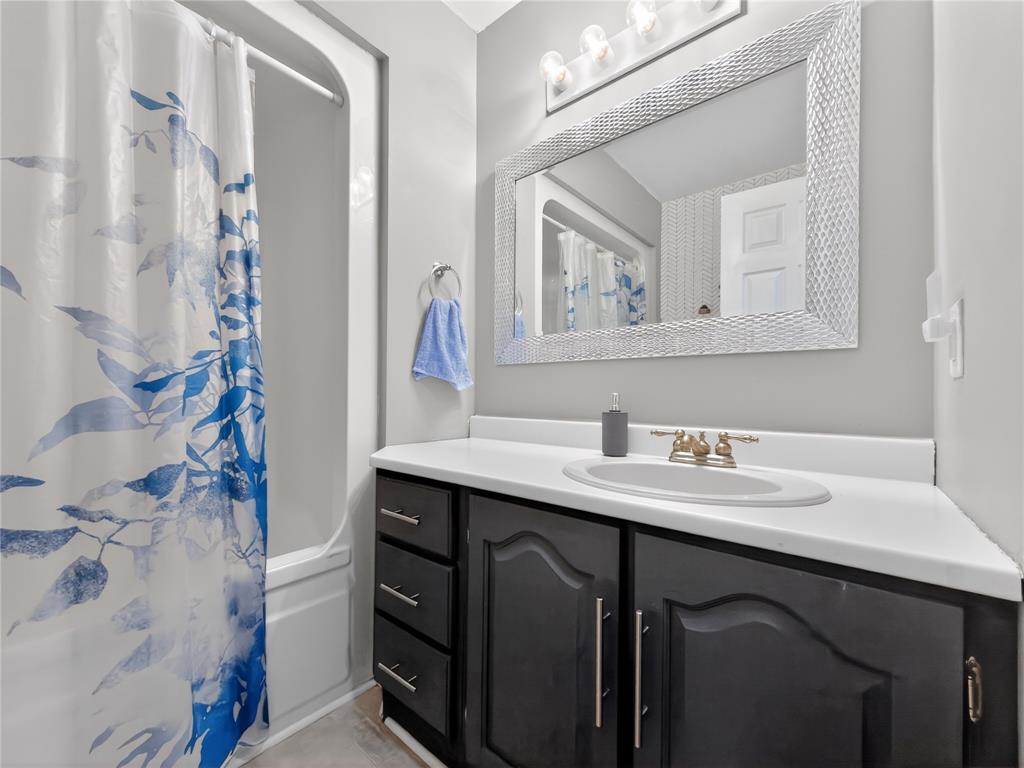 11 LORI ANN PLACE, CLARENVILLE, Newfoundland, Canada A5A 2A6, ,2 BathroomsBathrooms,Residential,Reduced,LORI ANN PLACE,6229