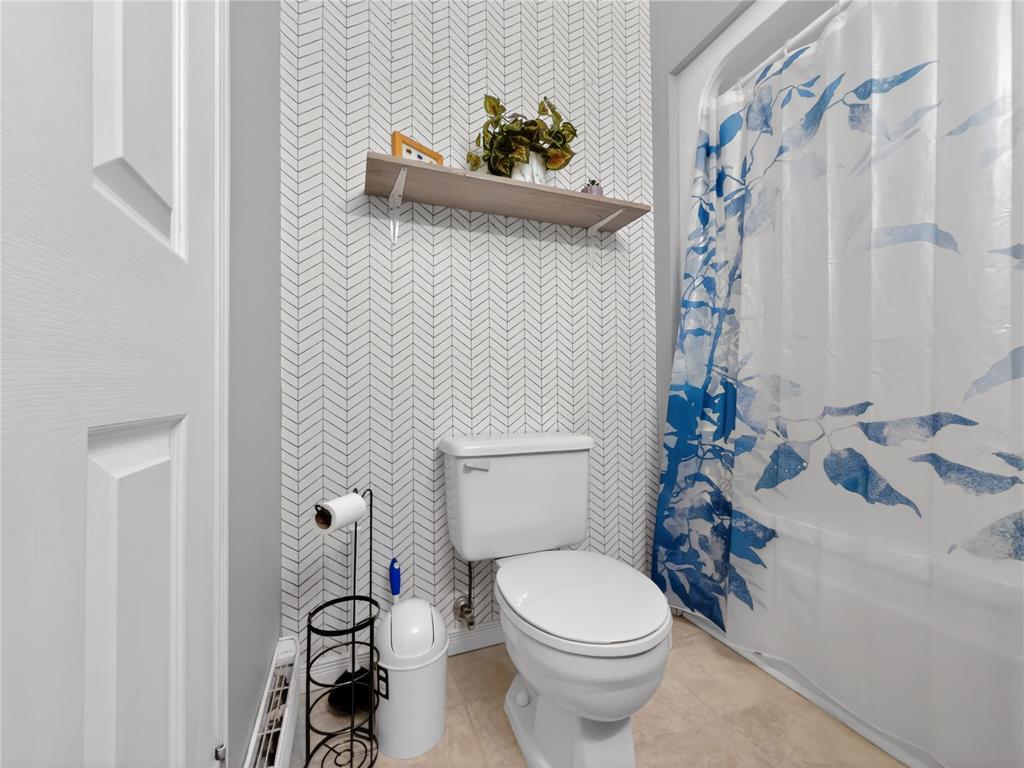 11 LORI ANN PLACE, CLARENVILLE, Newfoundland, Canada A5A 2A6, ,2 BathroomsBathrooms,Residential,Reduced,LORI ANN PLACE,6229