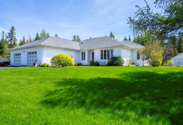 20 CONCEPTION BAY HIGHWAY, NORTH RIVER, Newfoundland, Canada A0A 3C0, ,2 BathroomsBathrooms,Residential,For Sale,CONCEPTION BAY HIGHWAY,6243