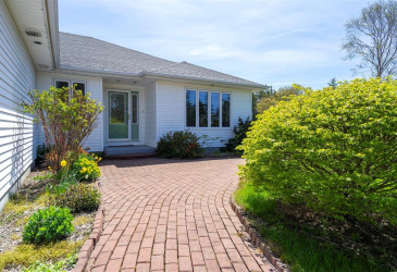 20 CONCEPTION BAY HIGHWAY, NORTH RIVER, Newfoundland, Canada A0A 3C0, ,2 BathroomsBathrooms,Residential,For Sale,CONCEPTION BAY HIGHWAY,6243