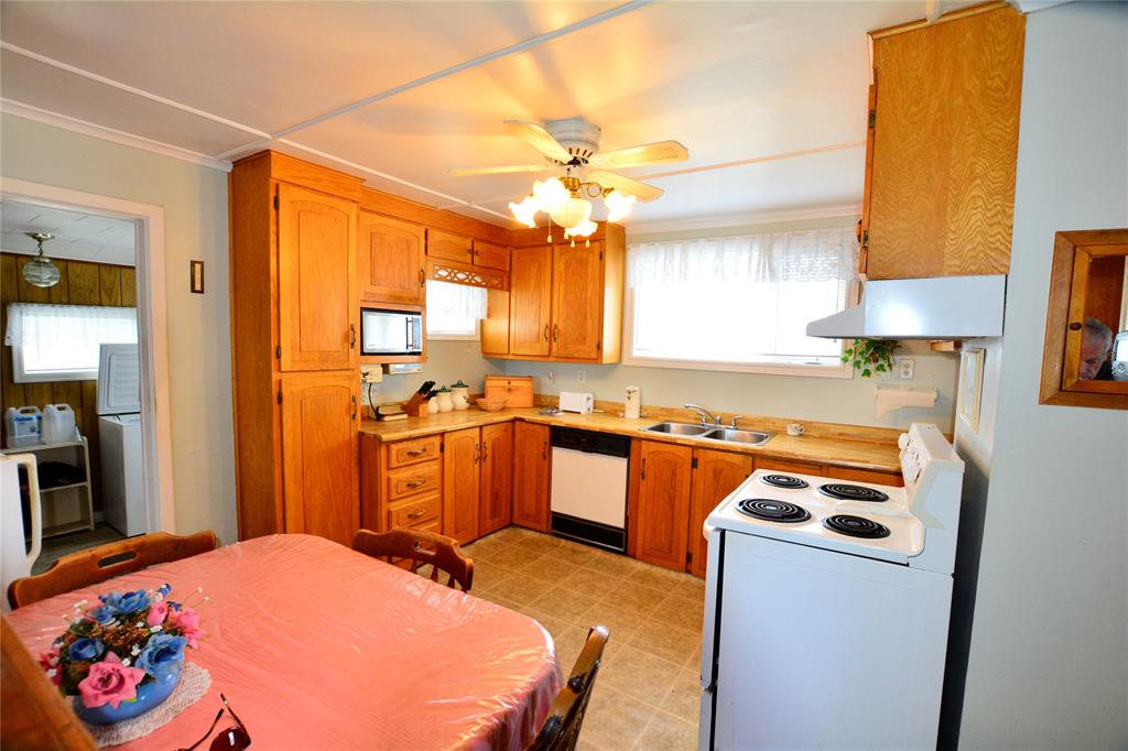 147 CONCEPTION BAY HIGHWAY, BAY ROBERTS, Newfoundland, Canada A0A 1G0, ,2 BathroomsBathrooms,Mixed,For Sale,CONCEPTION BAY HIGHWAY,6306