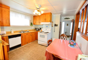 147 CONCEPTION BAY HIGHWAY, BAY ROBERTS, Newfoundland, Canada A0A 1G0, ,2 BathroomsBathrooms,Mixed,For Sale,CONCEPTION BAY HIGHWAY,6306