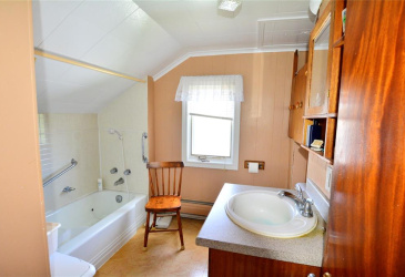 147 CONCEPTION BAY HIGHWAY, BAY ROBERTS, Newfoundland, Canada A0A 1G0, ,2 BathroomsBathrooms,Mixed,For Sale,CONCEPTION BAY HIGHWAY,6306