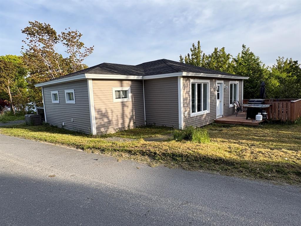10-12 PINCH ROAD, UPPER ISLAND COVE, Newfoundland, Canada A0A 4E0, ,2 BathroomsBathrooms,Residential,Sale Pending,PINCH ROAD,6309