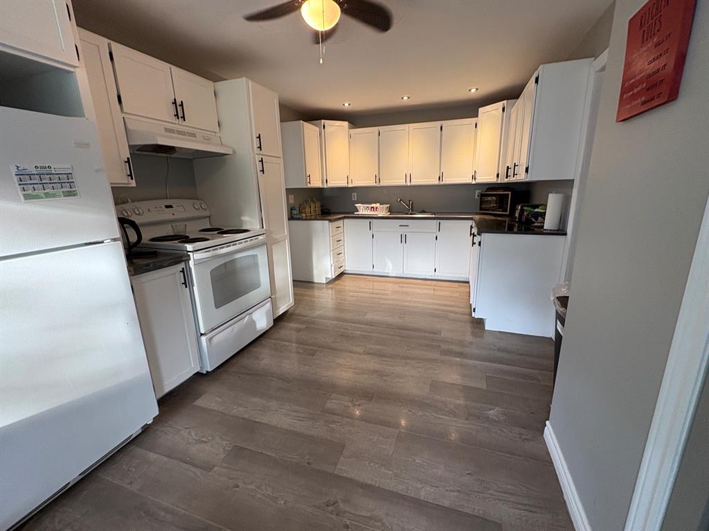 10-12 PINCH ROAD, UPPER ISLAND COVE, Newfoundland, Canada A0A 4E0, ,2 BathroomsBathrooms,Residential,Sale Pending,PINCH ROAD,6309