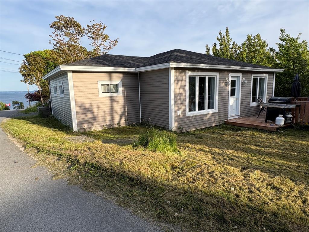 10-12 PINCH ROAD, UPPER ISLAND COVE, Newfoundland, Canada A0A 4E0, ,2 BathroomsBathrooms,Residential,Sale Pending,PINCH ROAD,6309