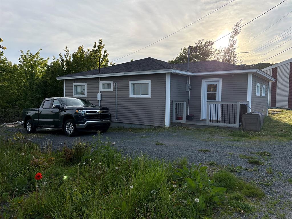 10-12 PINCH ROAD, UPPER ISLAND COVE, Newfoundland, Canada A0A 4E0, ,2 BathroomsBathrooms,Residential,Sale Pending,PINCH ROAD,6309