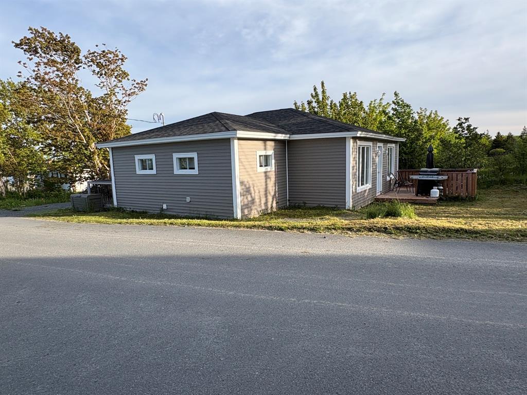 10-12 PINCH ROAD, UPPER ISLAND COVE, Newfoundland, Canada A0A 4E0, ,2 BathroomsBathrooms,Residential,Sale Pending,PINCH ROAD,6309