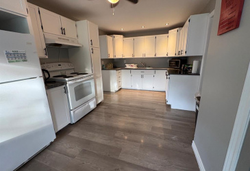 10-12 PINCH ROAD, UPPER ISLAND COVE, Newfoundland, Canada A0A 4E0, ,2 BathroomsBathrooms,Residential,Sale Pending,PINCH ROAD,6309