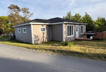 10-12 PINCH ROAD, UPPER ISLAND COVE, Newfoundland, Canada A0A 4E0, ,2 BathroomsBathrooms,Residential,Sale Pending,PINCH ROAD,6309