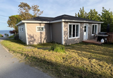 10-12 PINCH ROAD, UPPER ISLAND COVE, Newfoundland, Canada A0A 4E0, ,2 BathroomsBathrooms,Residential,Sale Pending,PINCH ROAD,6309
