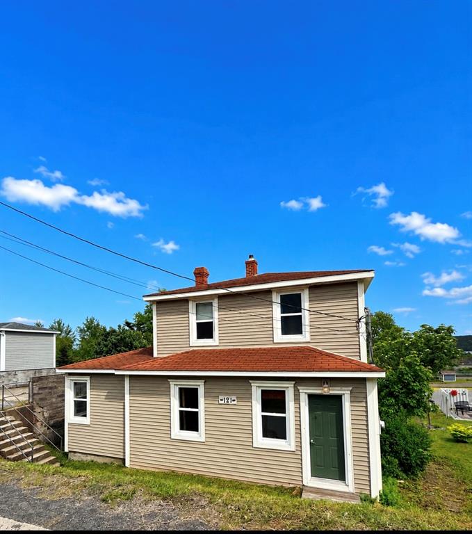121 MEMORIAL DRIVE, CLARENVILLE, Newfoundland, Canada A5A 1P7, ,2 BathroomsBathrooms,Residential,For Sale,MEMORIAL DRIVE,6328
