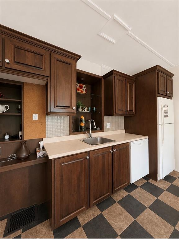 121 MEMORIAL DRIVE, CLARENVILLE, Newfoundland, Canada A5A 1P7, ,2 BathroomsBathrooms,Residential,For Sale,MEMORIAL DRIVE,6328