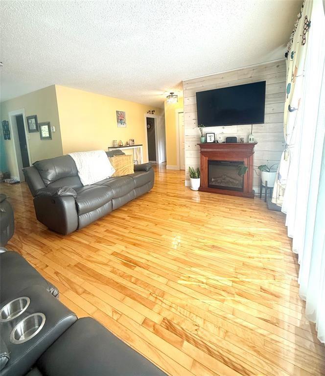 11 MUNICIPAL SQUARE, CLARENVILLE, Newfoundland, Canada A5A 1T4, ,2 BathroomsBathrooms,Residential,For Sale,MUNICIPAL SQUARE,6337